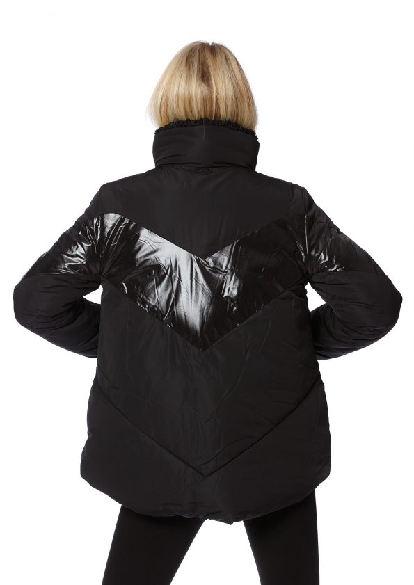 bunda-cierna-guess-03-W0BL0TWDBF0-JBLK